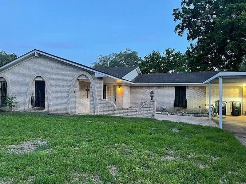 3 bed, 2.0 bath, 1474 sqft, $2,100 — Photo 1