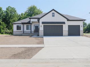 55050 Englewood Dr, Macomb, MI 48042