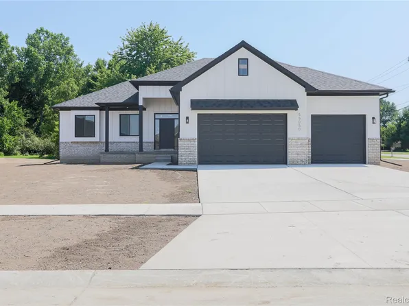 55050 Englewood Dr, Macomb, MI 48042