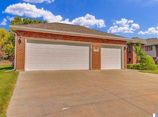 7230 Beaver Creek Ln, Lincoln, NE 68516