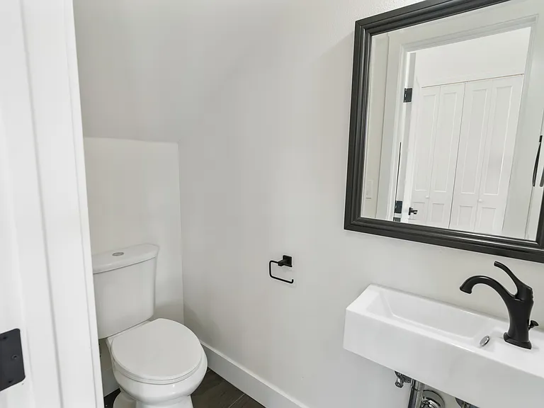 1113 Victorian Aly #1115 — Photo 9