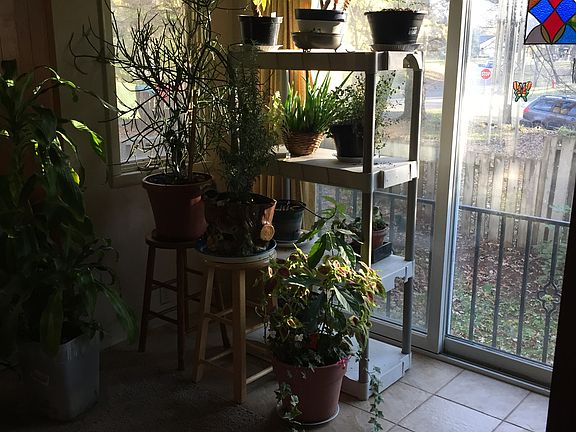 Dining room w/patio door