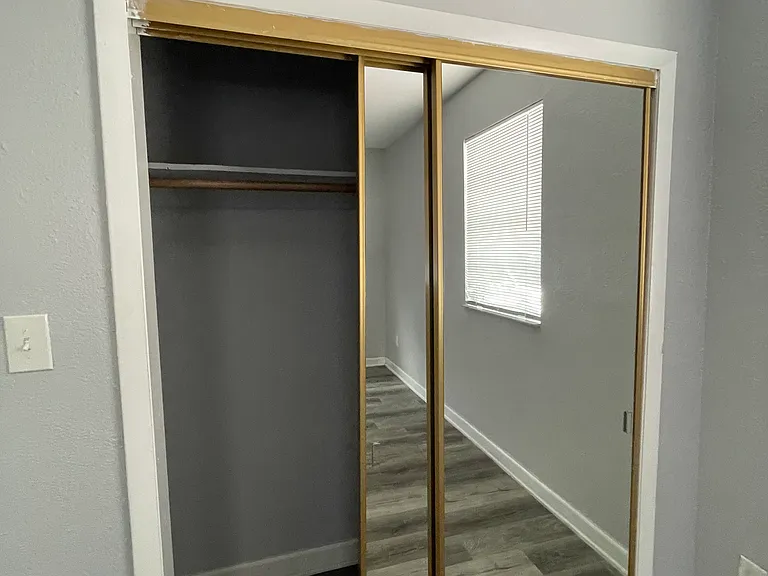 851 SW 4th St #9 — Photo 10