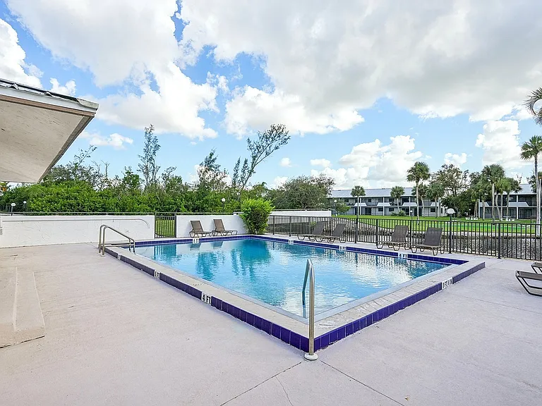 100-web-or-mls-Maida Ln-0910-903
