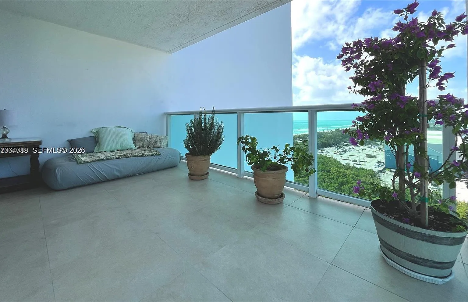 Arlen House East Condo — Photo 2