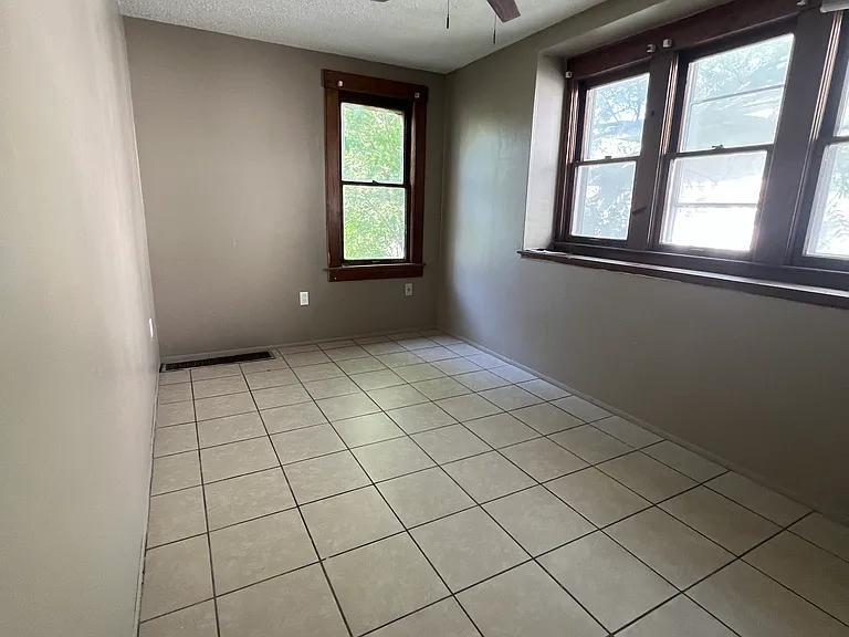 20 E 15th Ave #B — Photo 7