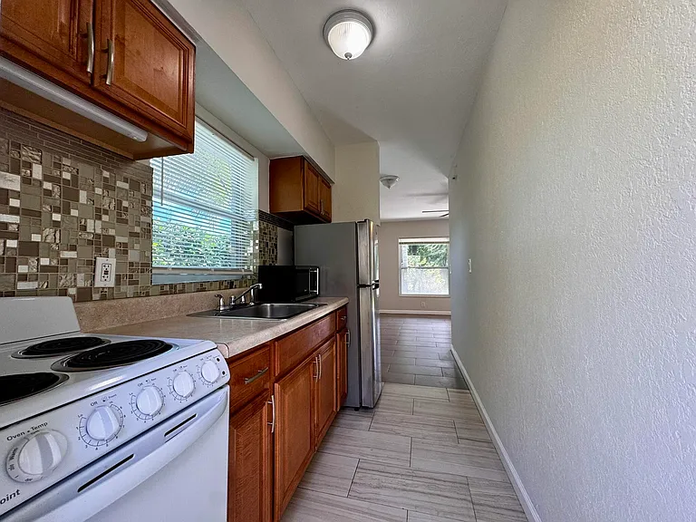 625 NE 14th Ave #1 — Photo 9