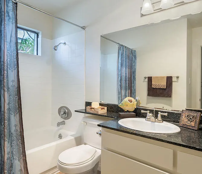 2185 Chatsworth Blvd, San Diego, CA 92107-Loma Highlands Apartment Homes Bathroom