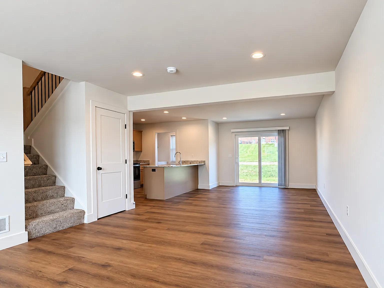 3 bed, 2.5 bath, 1380 sqft, $1,950 — Photo 4