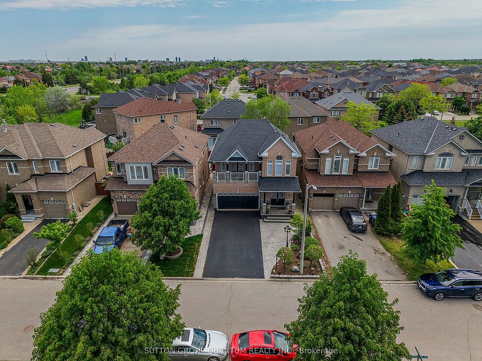 1st image of 35 Devonsleigh Dr