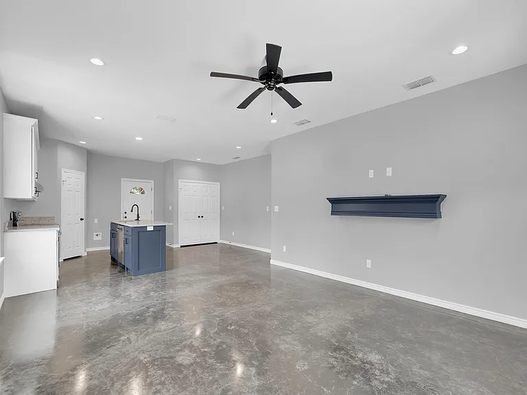 5952 Jefferson Ave — Photo 3