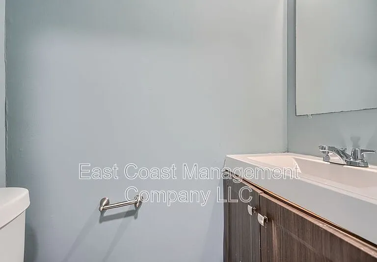 2408 Llewelyn Ave — Photo 9