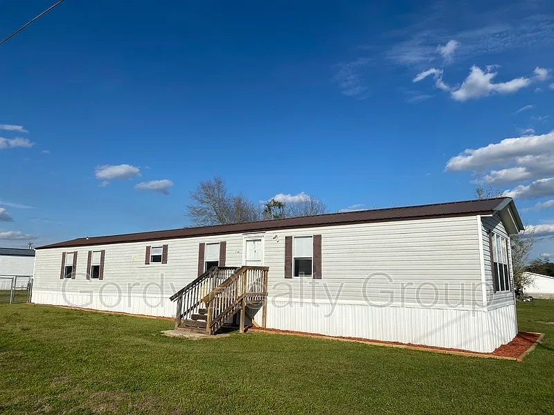 3 bed, 2.0 bath, $1,245 — Photo 1