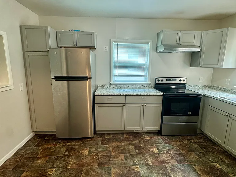 1209 Pettibone Ave — Photo 2