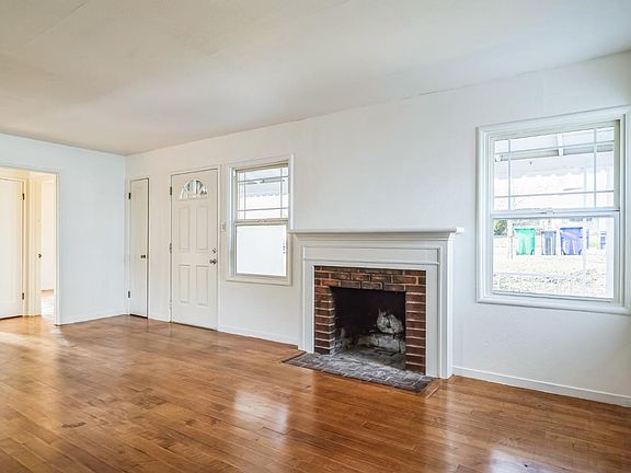 5th image of 16076 Wellington Way