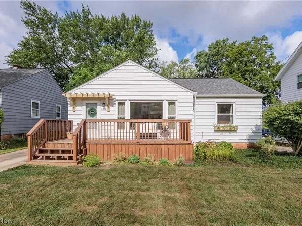 4370 W 226th St, Fairview Park, OH 44126