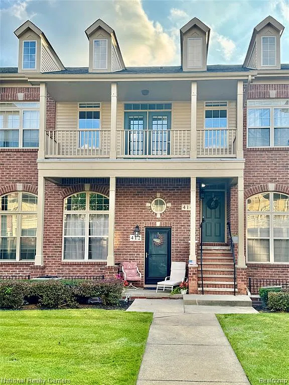 3 bed, 2.0 bath, 1639 sqft, $2,500 — Photo 2