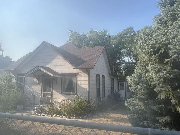 3rd image of 421 E 11th St