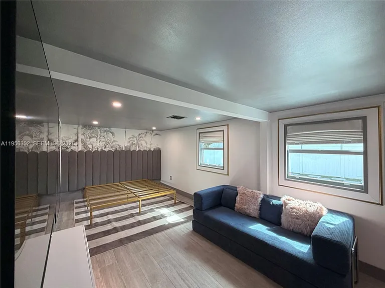 1532 N Andrews Ave — Photo 12