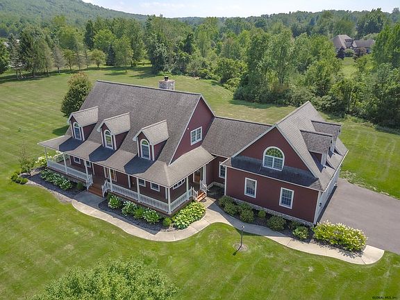 3rd image of 17 Oak Valley Way