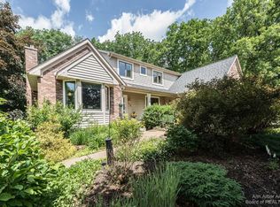 340 Winchester Dr, Saline, MI 48176