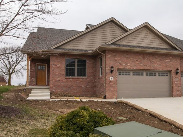 3 Saint Ivans Cir, Bloomington, IL 61705