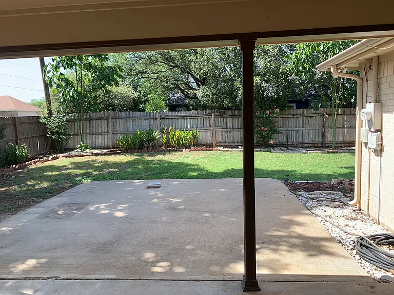 1526 Clover Ln — Photo 7
