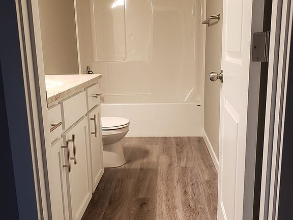 5th image of 204 Susan St Unit A