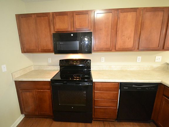 5th image of 914 Woodside Park Ln