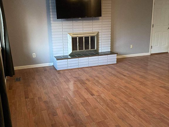 3rd image of 709 W Elwood Dr