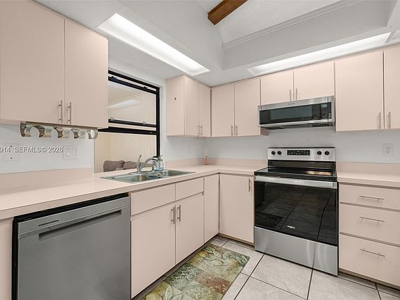 5th image of 2418 Hidden Creek Cir