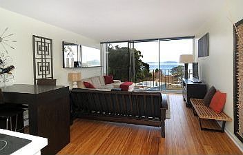 :: 1050 North Point, #504