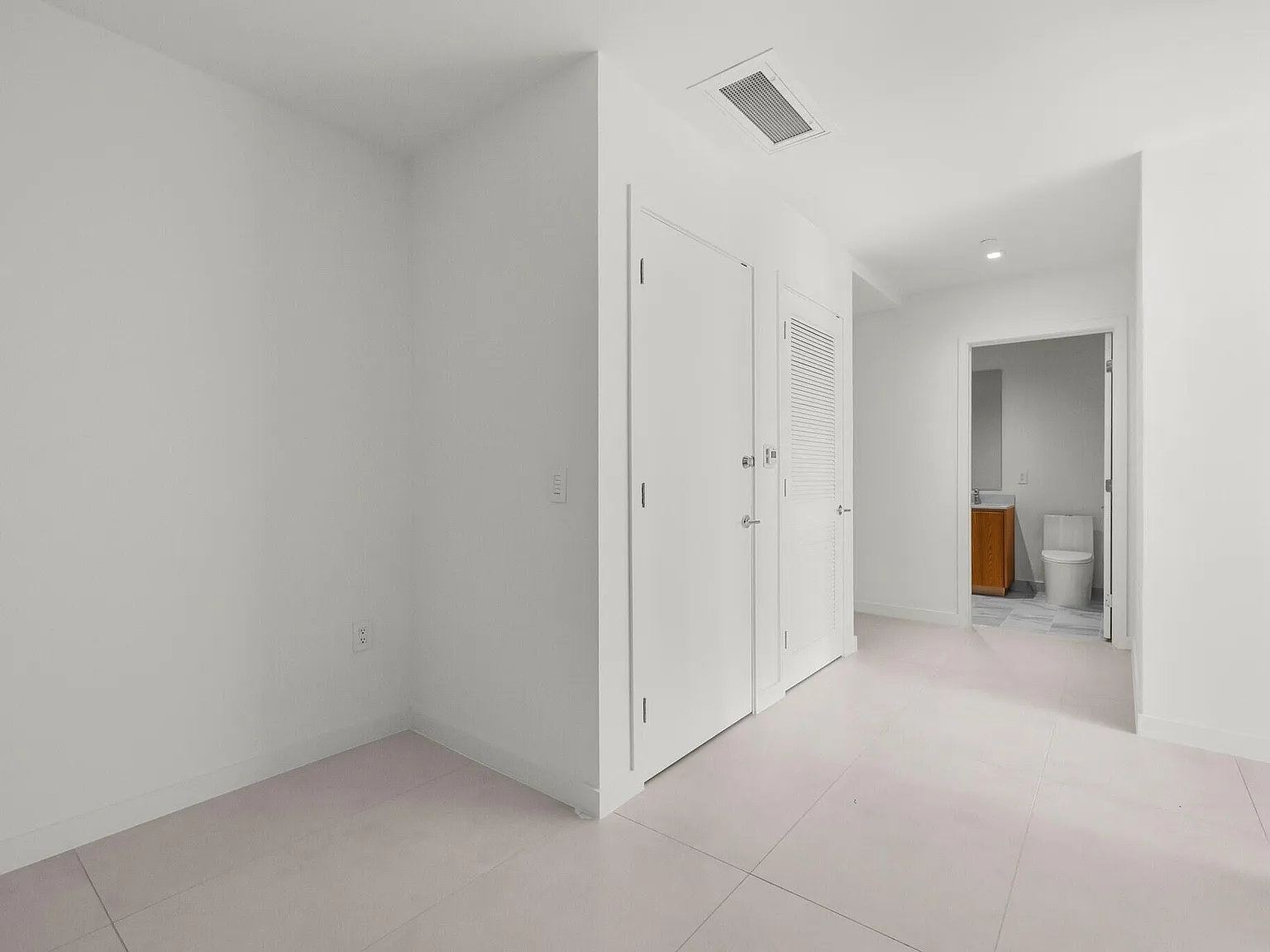 1 bed, 2.0 bath, 1216 sqft, $6,200 — Photo 2
