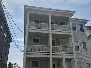 21 Phoenix St, Central Falls, RI 02863