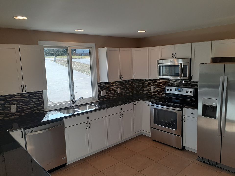 Very nice new kitchen 