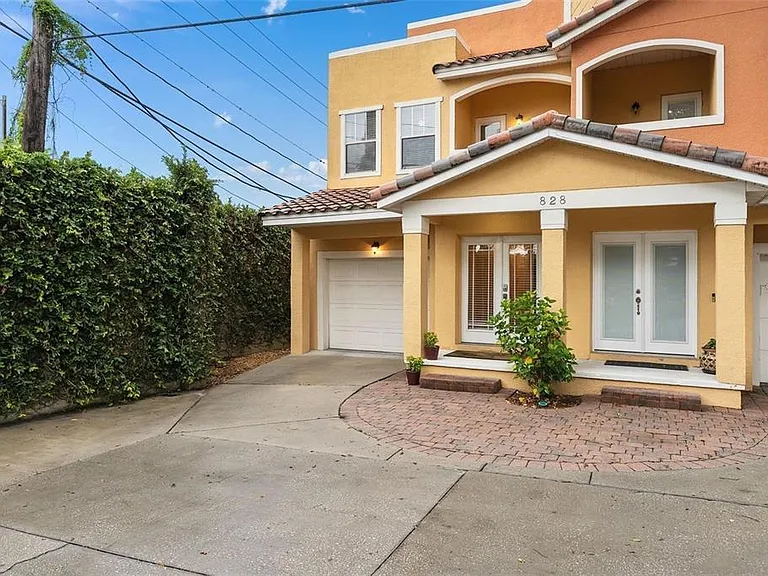 828 Ellwood Ave #J — Photo 3