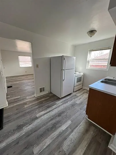 250 Basswood Ave #4 — Photo 6