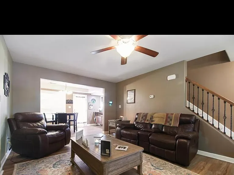 102 Cornwallis Dr — Photo 2