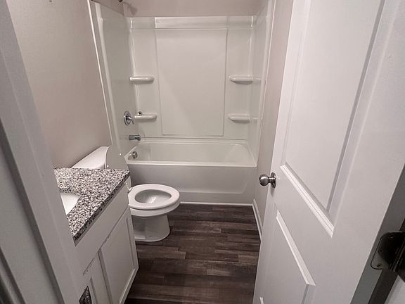 4th image of 503 Amelia Ct