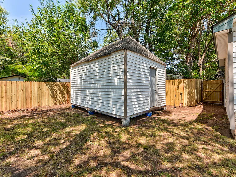 204 S Stewart Ave — Photo 28