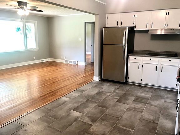 Open concept kitchen/ living