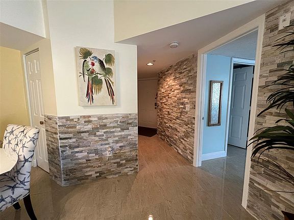 4th image of 2033 SE 10th Avenue #619