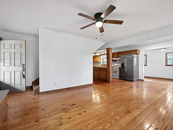 35th image of 1263 Ridge Rd W