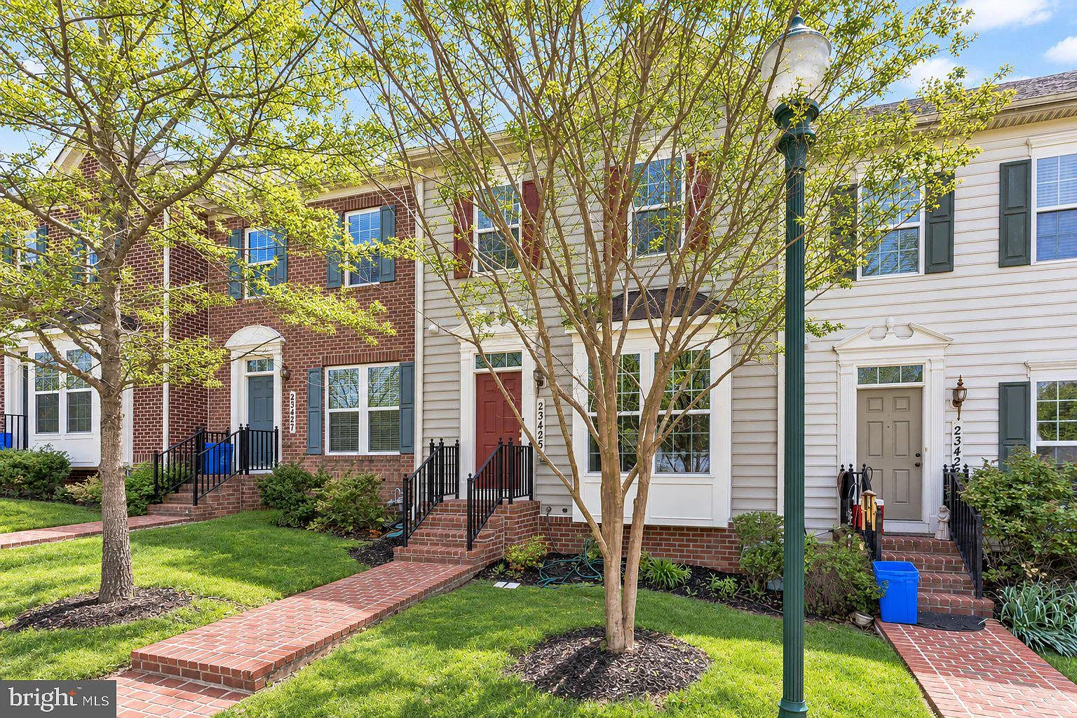 3 bed, 3.5 bath, 1781 sqft, $3,200 — Photo 3