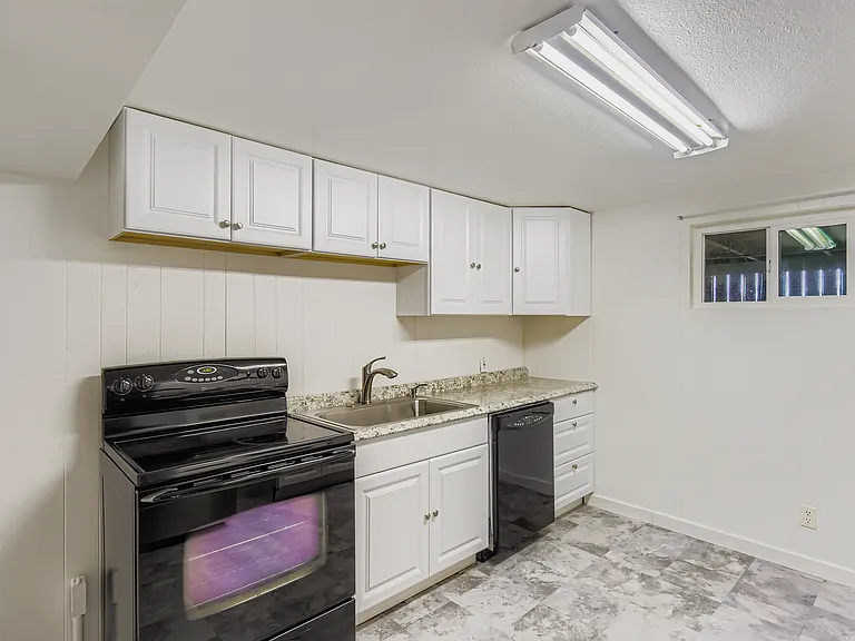 Full private kitchen