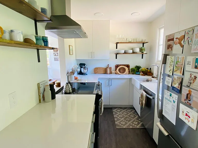 517 E Blithedale Ave — Photo 6
