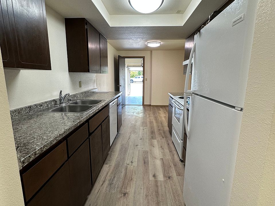 Garage enters into the dining room and kitchen
