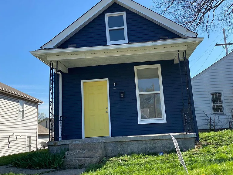 227 Warwick Ave — Photo 2