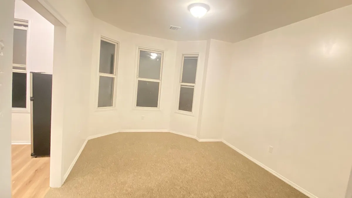 Building Photo - 125 Oak St #2F