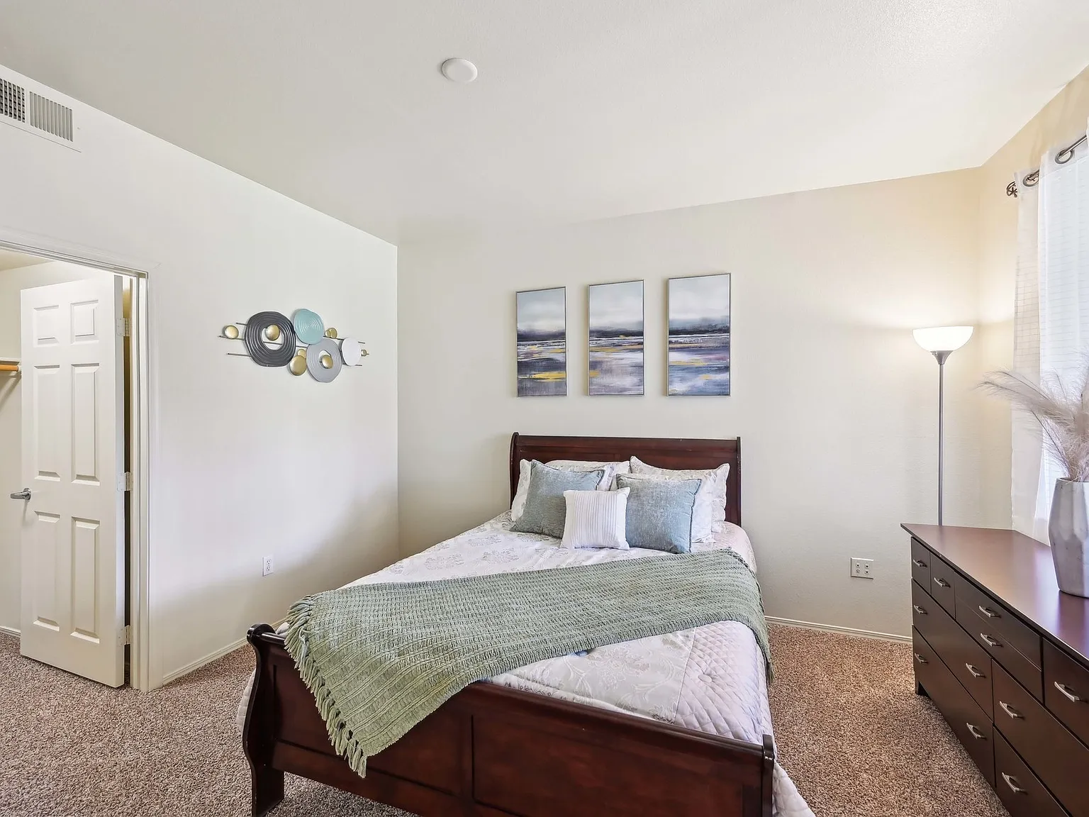 The Villas at Camelback Crossing — Photo 4